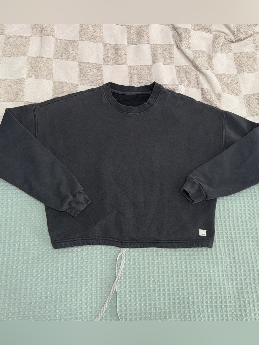 Vuori Restore Crewneck Sweatshirt Washed Black Gray Relaxed Fit Drawcord Hem M